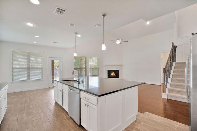 18 Garden Path Place, Tomball, TX 77375