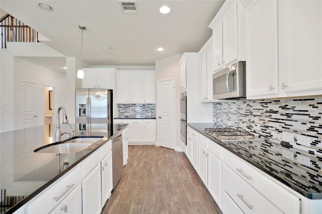 18 Garden Path Place, Tomball, TX 77375
