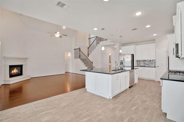 18 Garden Path Place, Tomball, TX 77375