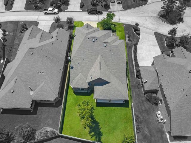 18 Garden Path Place, Tomball, TX 77375