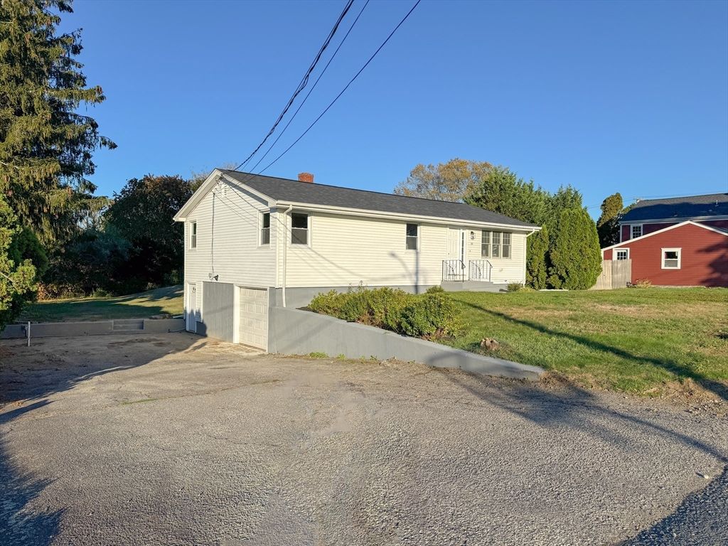 19 Richard Rd, Swansea, MA 02777