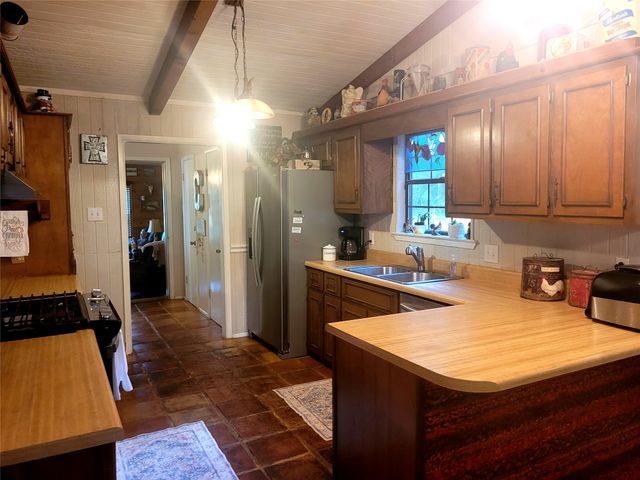 10510 U. S. Highway 82 E, Blossom, TX 75416
