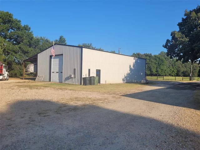 10510 U. S. Highway 82 E, Blossom, TX 75416