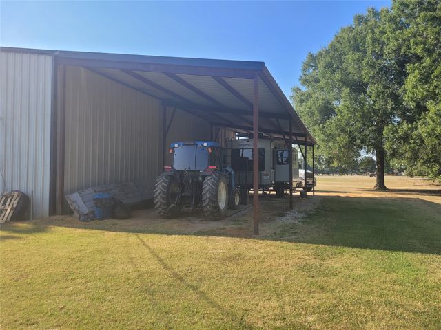 10510 U. S. Highway 82 E, Blossom, TX 75416