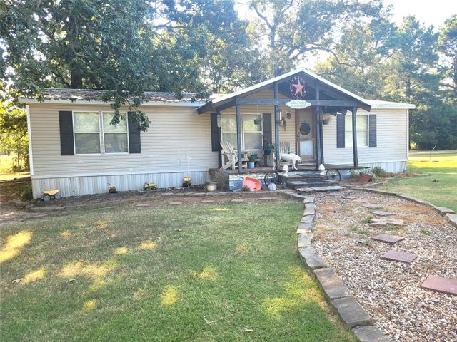 10510 U. S. Highway 82 E, Blossom, TX 75416