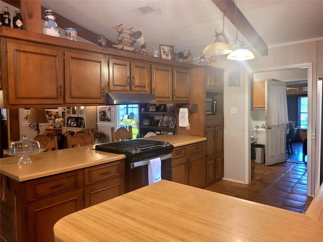 10510 U. S. Highway 82 E, Blossom, TX 75416