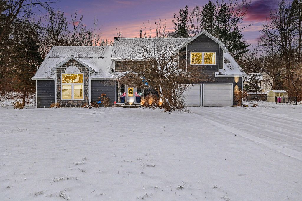 112 Old Lantern Trail, Pennfield Twp, MI 49017