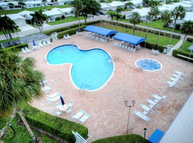 1118 Lake Terrace 204, Boynton Beach, FL 33426