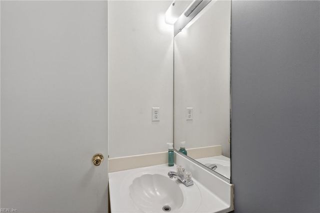 225 A View Ave Apt 204, Norfolk, VA 23503