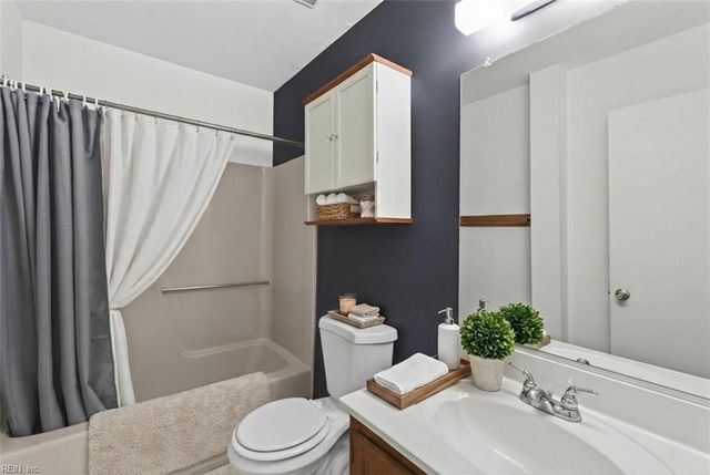 225 A View Ave Apt 204, Norfolk, VA 23503