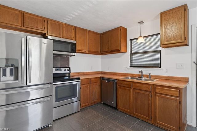 225 A View Ave Apt 204, Norfolk, VA 23503