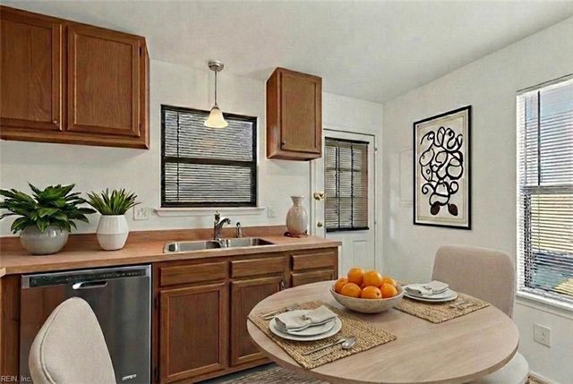 225 A View Ave Apt 204, Norfolk, VA 23503