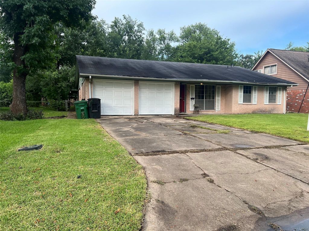 5539 Greylog Drive, Houston, TX 77048