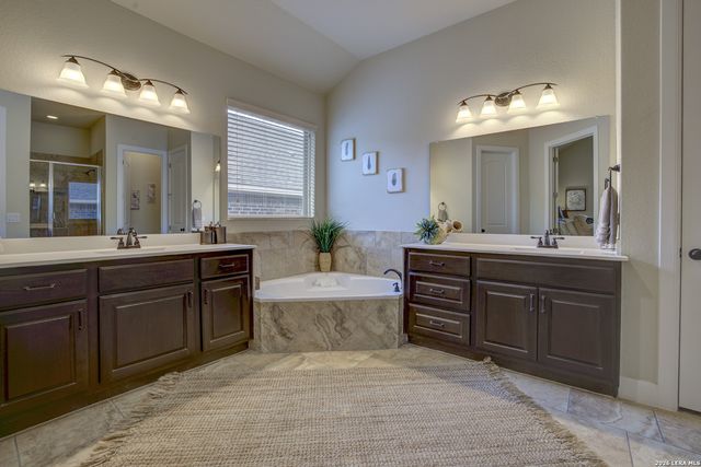 1180 NUTMEG TRL, New Braunfels, TX 78132