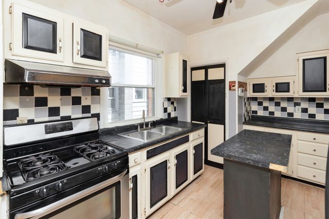 206 E 16th Street, Des Moines, IA 50316