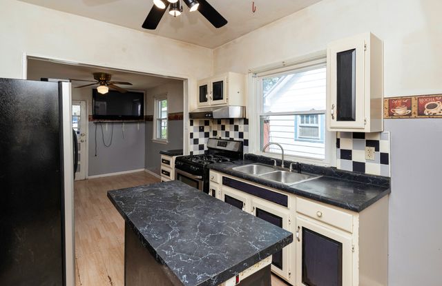 206 E 16th Street, Des Moines, IA 50316