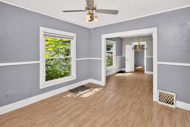206 E 16th Street, Des Moines, IA 50316