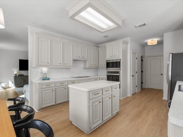 407 Windsor Drive, Friendswood, TX 77546