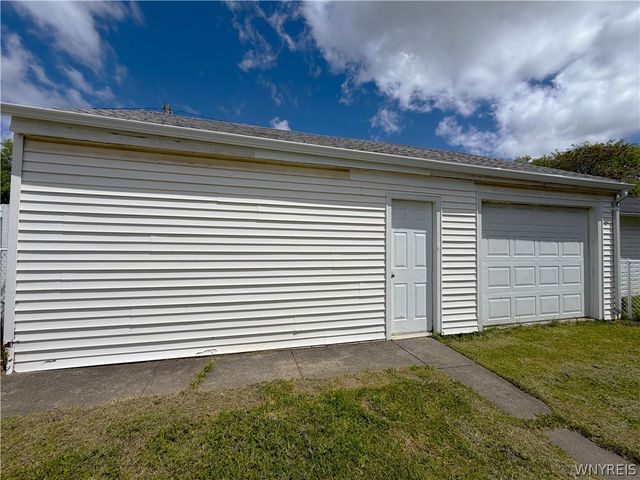 2486 Pierce Avenue, Niagara Falls, NY 14301