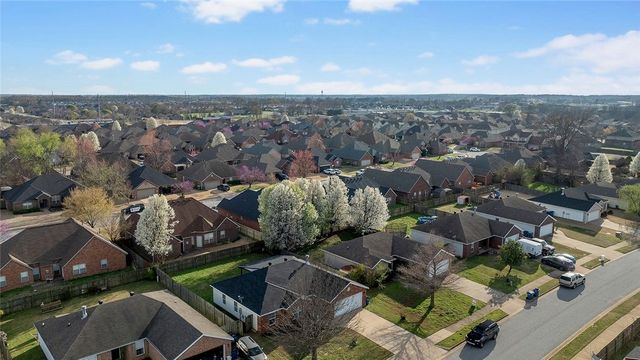 4601 SW Limestone Avenue, Bentonville, AR 72712