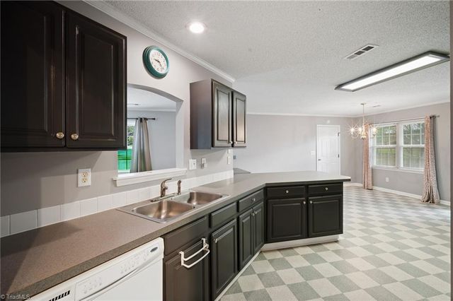 1625 N Ammons Drive, Clemmons, NC 27012