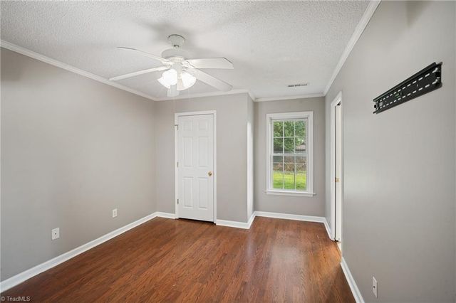 1625 N Ammons Drive, Clemmons, NC 27012