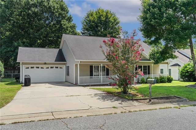 1625 N Ammons Drive, Clemmons, NC 27012