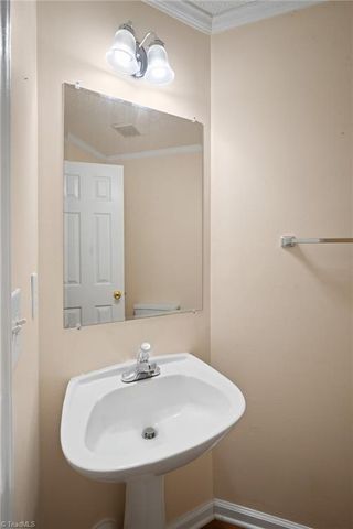 1625 N Ammons Drive, Clemmons, NC 27012