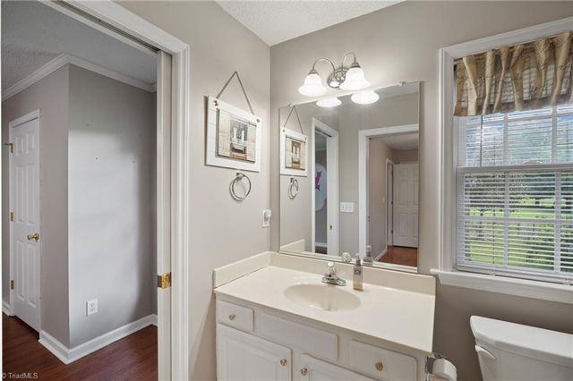 1625 N Ammons Drive, Clemmons, NC 27012