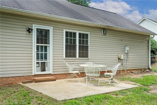 1625 N Ammons Drive, Clemmons, NC 27012