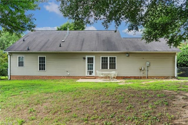 1625 N Ammons Drive, Clemmons, NC 27012