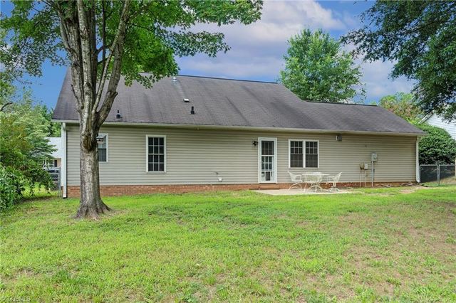 1625 N Ammons Drive, Clemmons, NC 27012