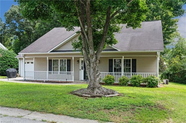 1625 N Ammons Drive, Clemmons, NC 27012
