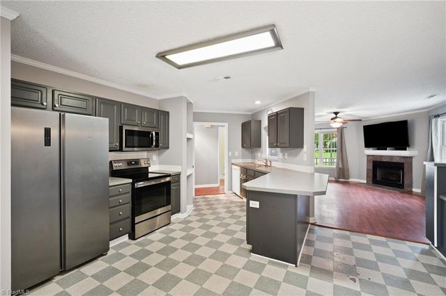 1625 N Ammons Drive, Clemmons, NC 27012