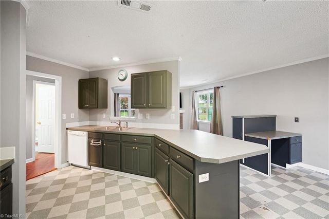 1625 N Ammons Drive, Clemmons, NC 27012