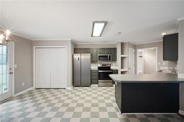 1625 N Ammons Drive, Clemmons, NC 27012