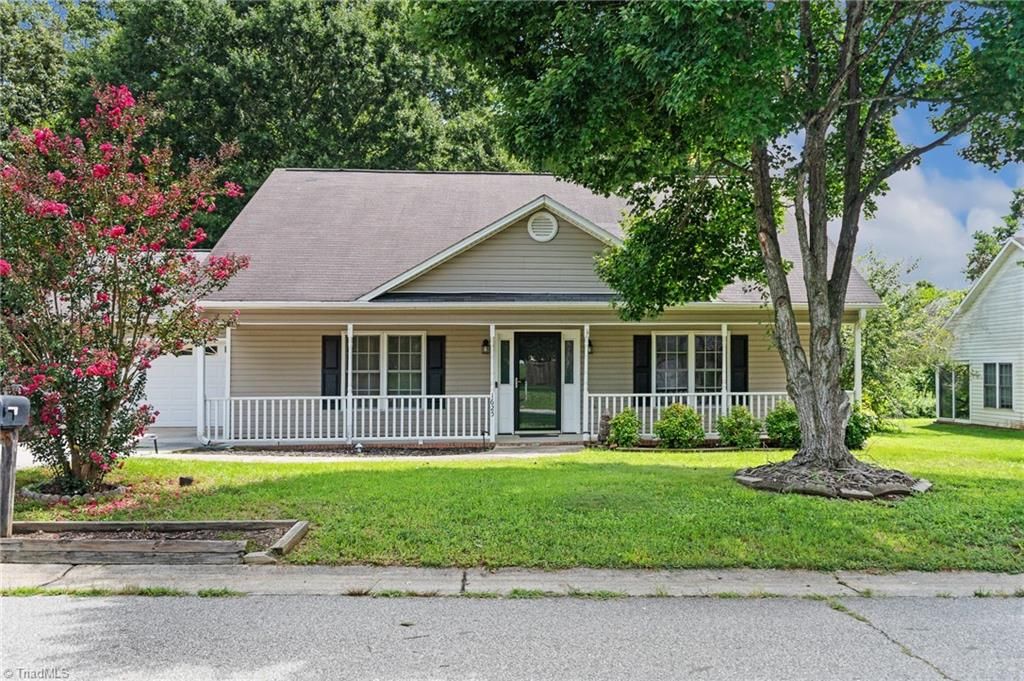 1625 N Ammons Drive, Clemmons, NC 27012