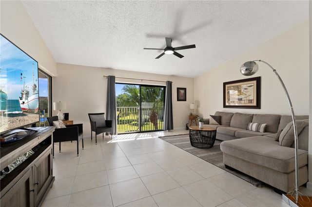 3212 S Lakeview Circle 10205, Fort Pierce, FL 34949