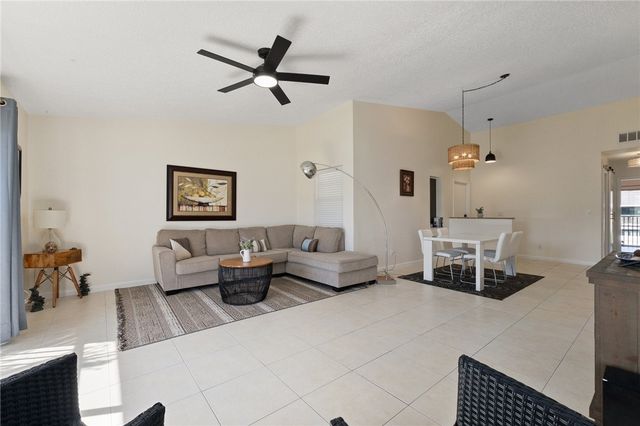 3212 S Lakeview Circle 10205, Fort Pierce, FL 34949