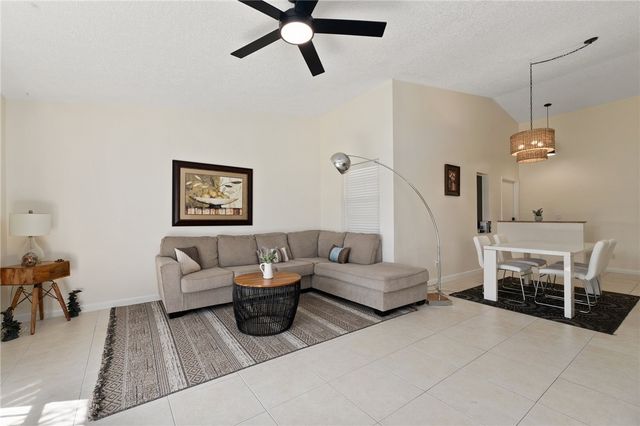 3212 S Lakeview Circle 10205, Fort Pierce, FL 34949