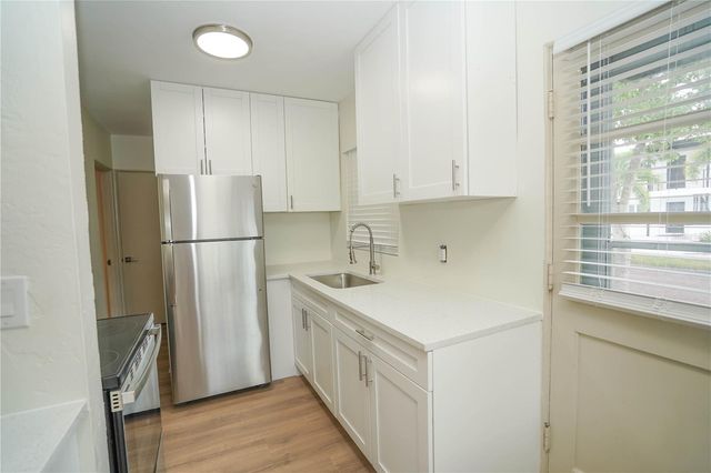 2001 DR MARTIN LUTHER KING JR STREET N 4, St Petersburg, FL 33704