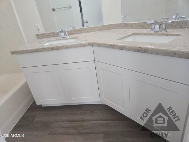 4025 E COOLBROOK Avenue, Phoenix, AZ 85032