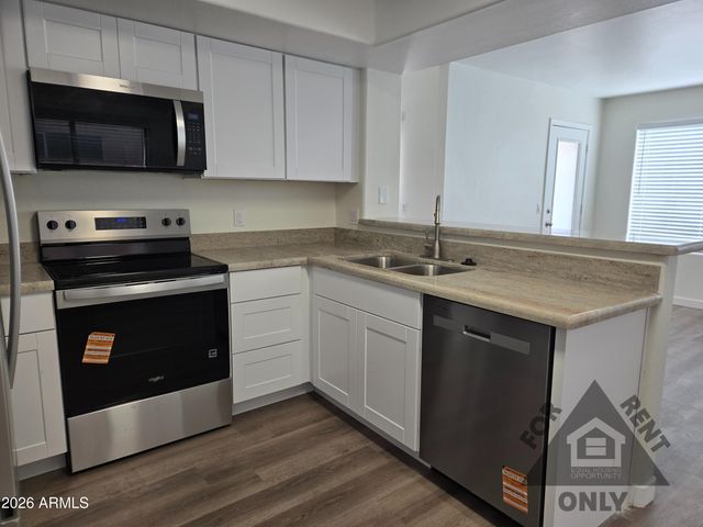 4025 E COOLBROOK Avenue, Phoenix, AZ 85032