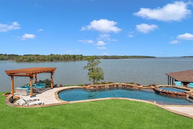 22517 Bayview Circle, Huntsville, TX 77320
