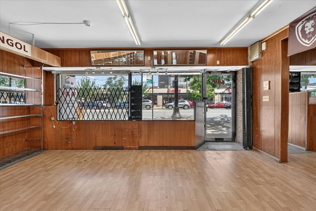 607 W Roosevelt Road, Chicago, IL 60607