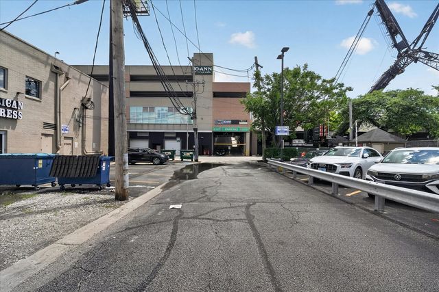 607 W Roosevelt Road, Chicago, IL 60607