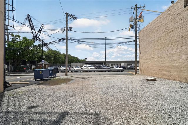 607 W Roosevelt Road, Chicago, IL 60607