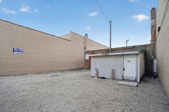 607 W Roosevelt Road, Chicago, IL 60607