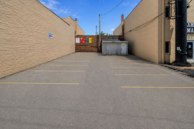 607 W Roosevelt Road, Chicago, IL 60607
