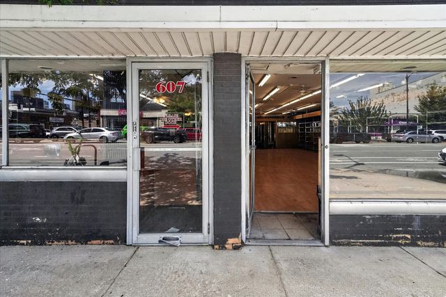 607 W Roosevelt Road, Chicago, IL 60607